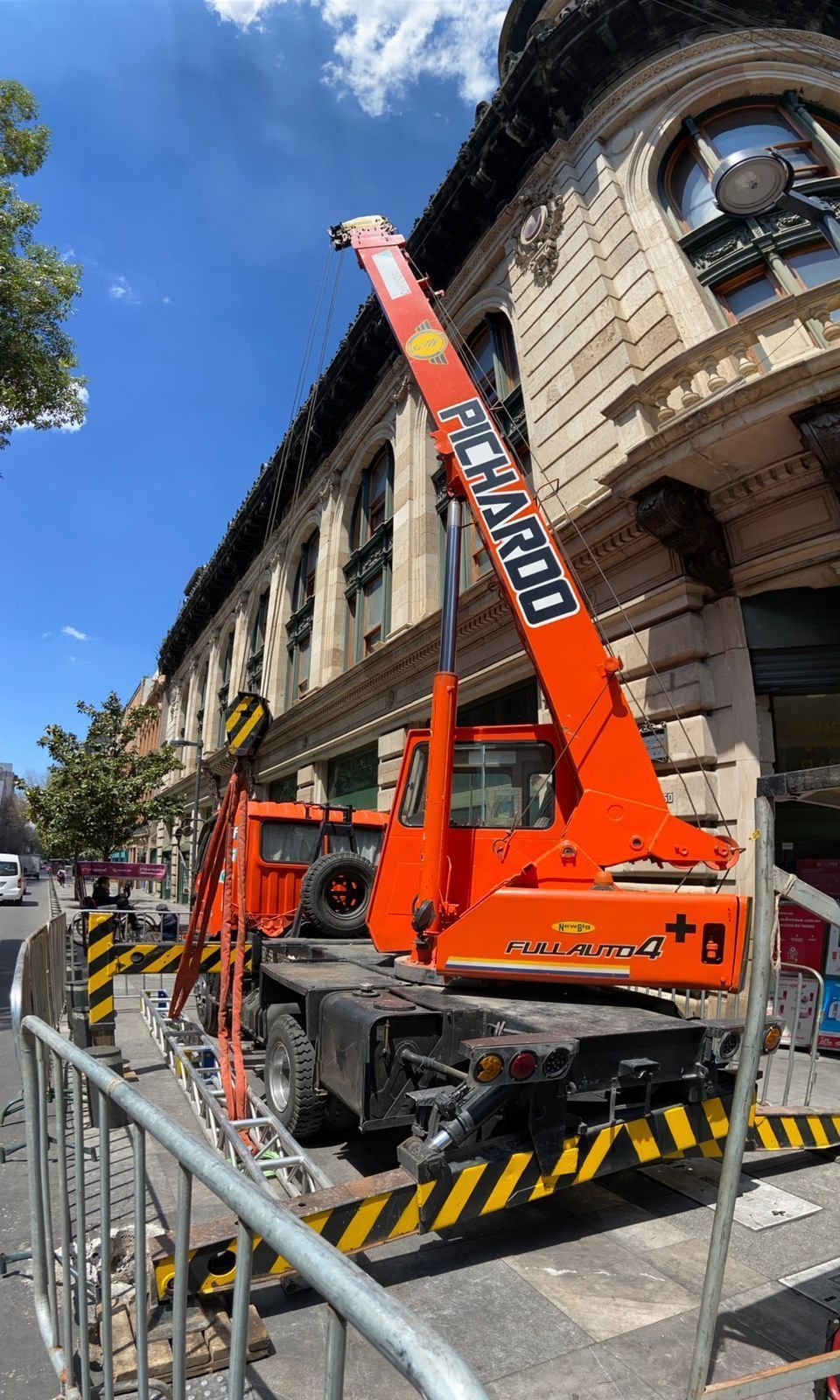 Grúas Pichardo en operación